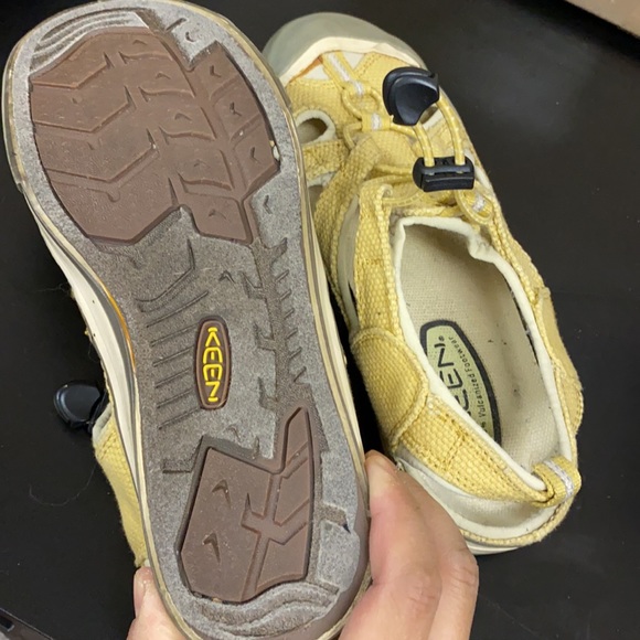 Keen sandals with adjustable pullers - Picture 7 of 12